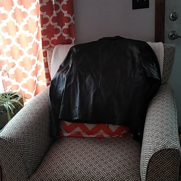 Leather jacket - Picture 2 of 3